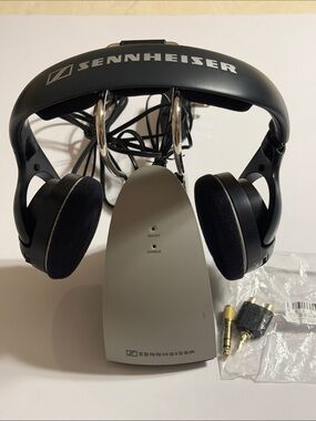 Sennheiser RS 120 II WirelessRF TV Headphone System with TR 120 Transmitter Dock